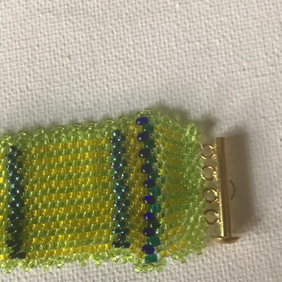 Apple Green Bracelet, 7” bracelet by Capture - Picture 3 of 4